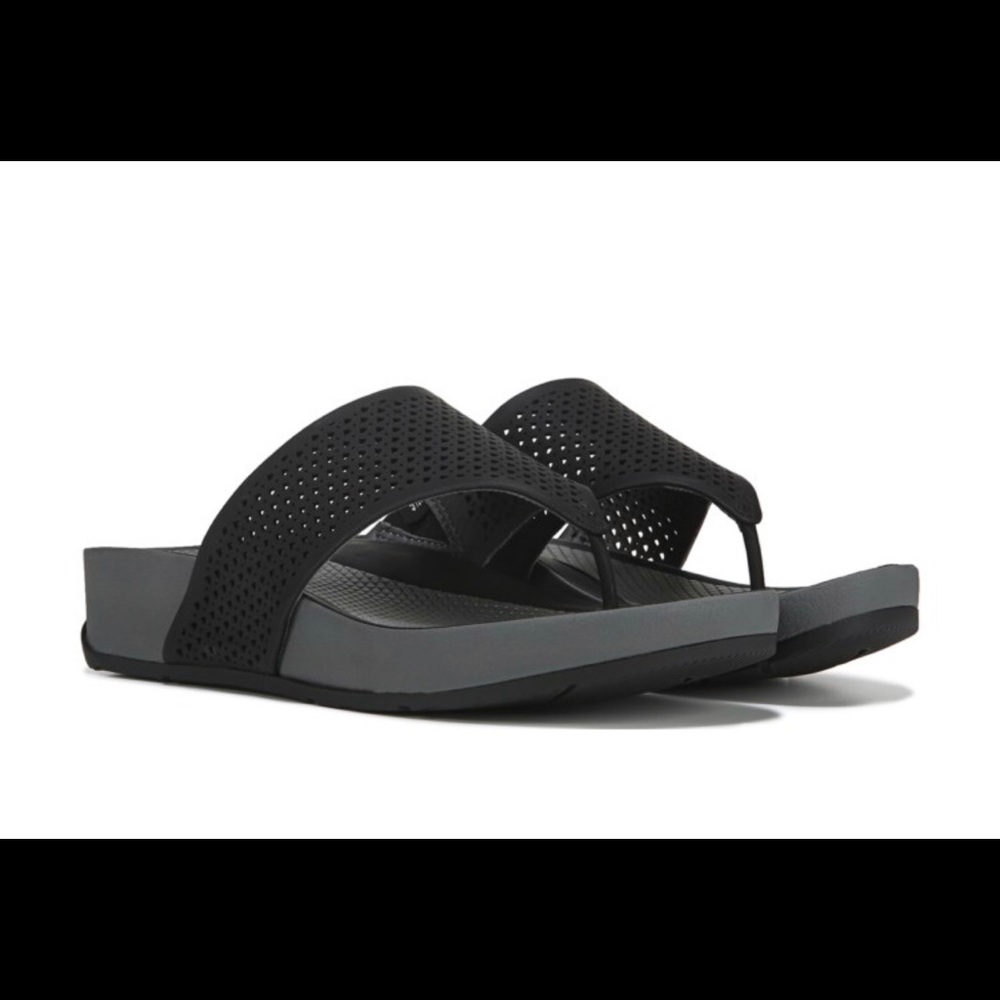 NWT BareTraps Flip Flop Sandals